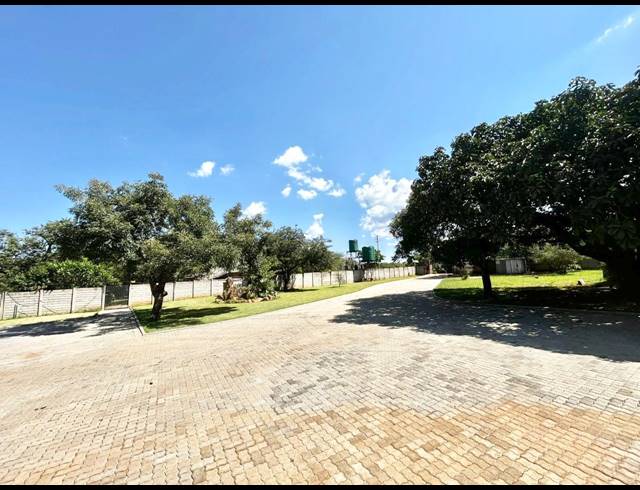 11 BEDROOM HOUSE FOR SALE IN MYNGENOEGEN AH